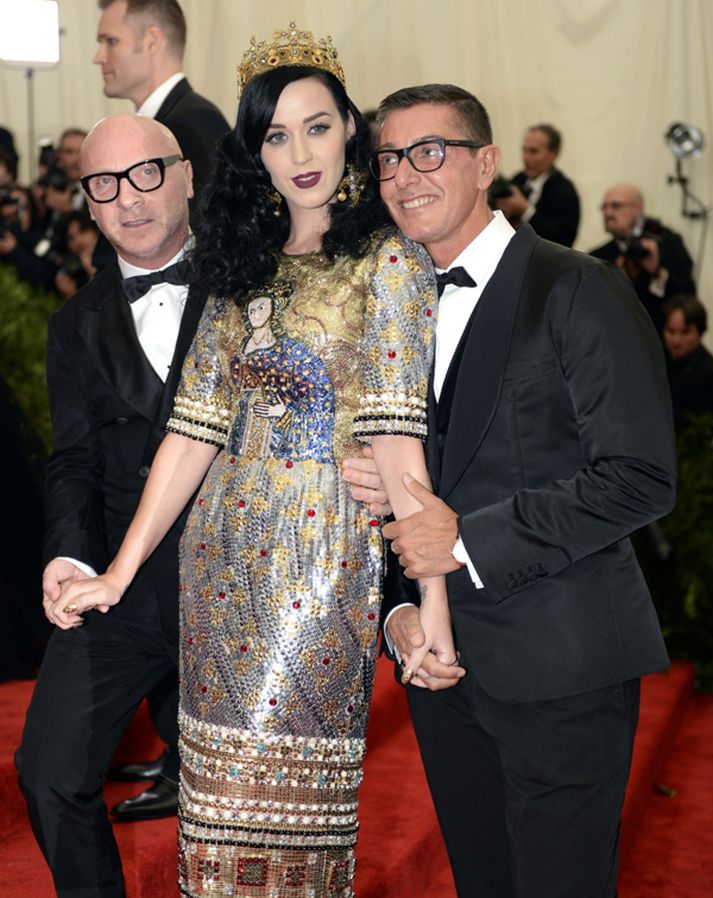Stefano Gabbana og Domenico Dolce neita allri sök fyrir rétti í Mílanó. Hér má sjá þá á góðri stundu fyrr í mánuðinum á Met ballinu ásamt söngkonunni Katy Perry.