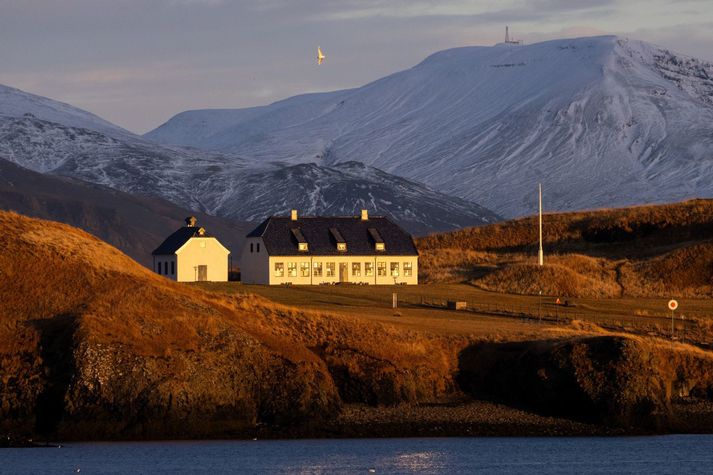 Viðey og Esjan í fallegri birtu. Myndin er úr safni. 