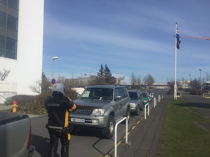 Lögreglumaður að störfum.