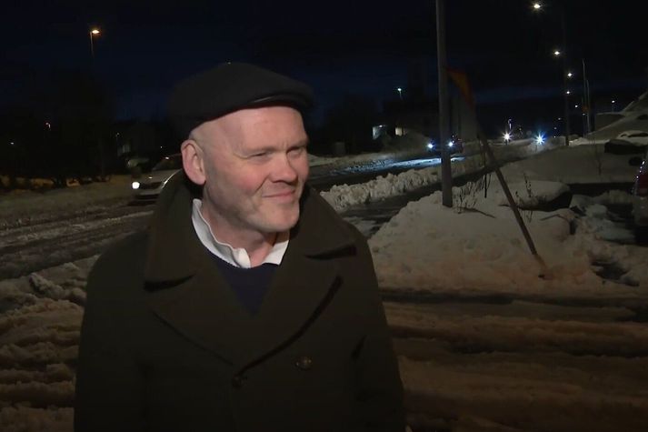 Haraldur Ólafsson veðurfræðingur í Stangarholti í Reykjavík þar sem enn er nokkuð um snjó á götum. 