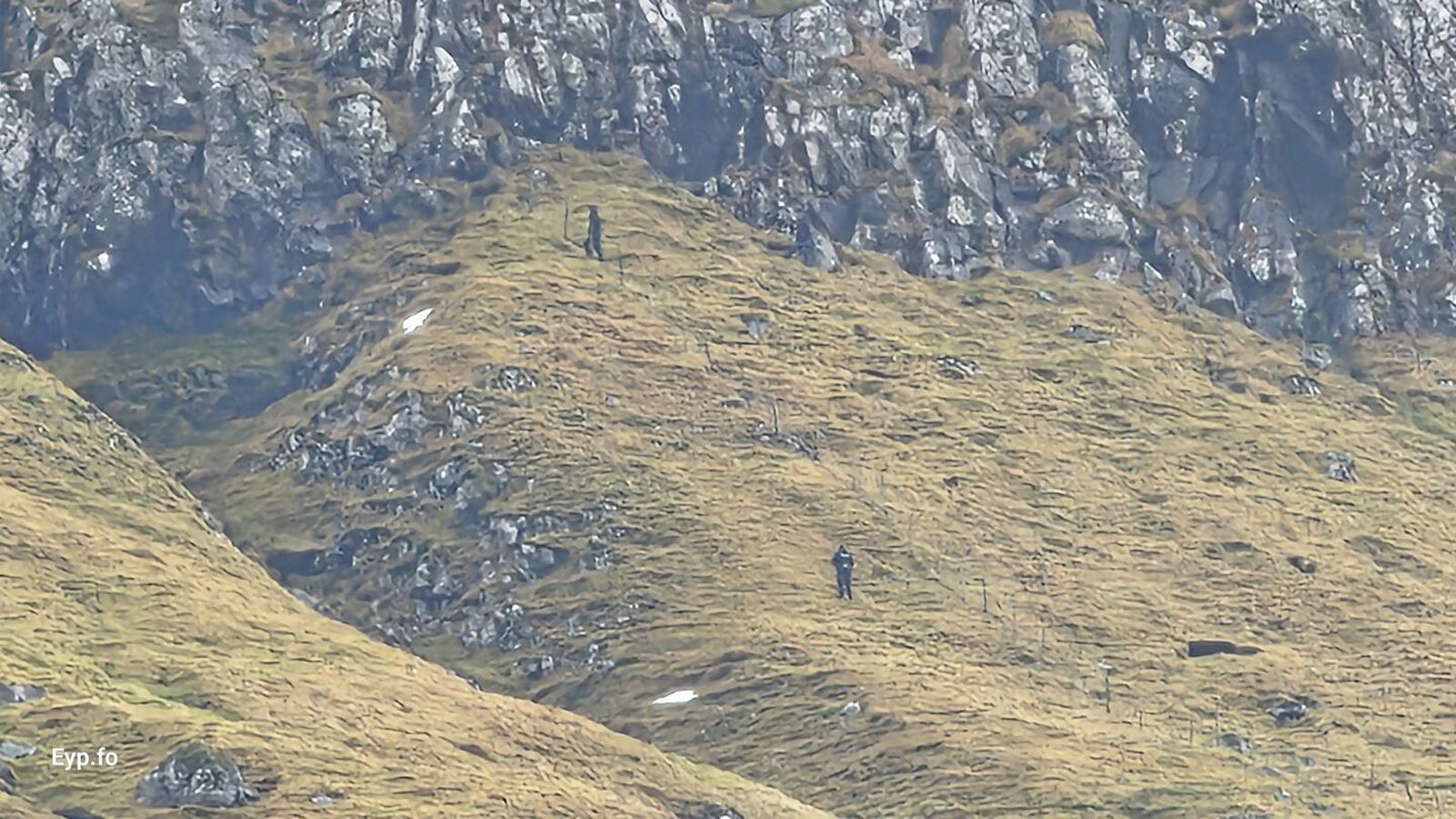 Hljóp upp í fjall eftir á­rekstur og neitaði að koma niður