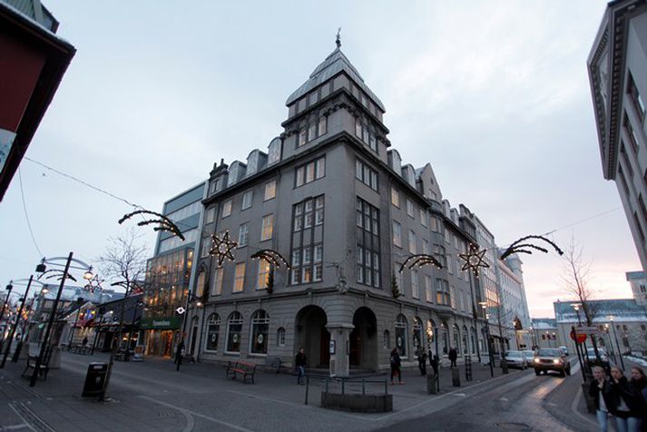 Fasteignin var slegin í dag á 100 milljónir, sem segir þó lítið um verðmæti hússins.