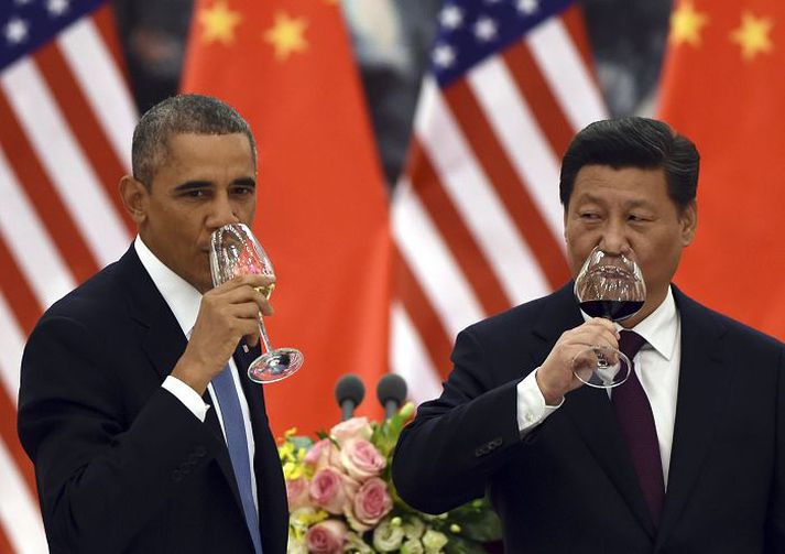 Leiðtogar skála Barack Obama og Xi Jinping skáluðu í fyrrakvöld að loknum kvöldverði leiðtoga Asíu- og Kyrrahafsríkja í Peking.