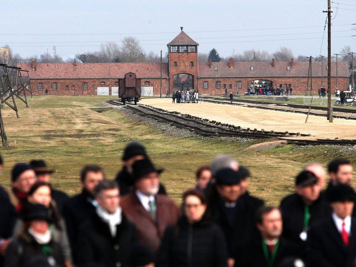 Útrýmingarbúðirnar í Auschwitz voru starfræktar í Póllandi.