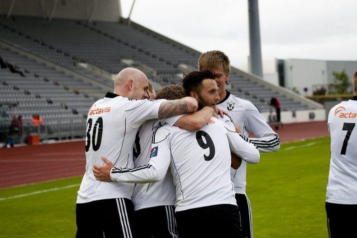 Leikmenn FH fagna hér marki gegn Fram á dögunum.