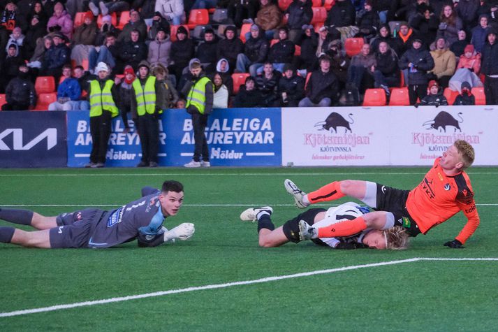 Halldór sá rautt í fyrsta leik tímabilsins þegar Fylkir tapaði 4-3 fyrir KR.