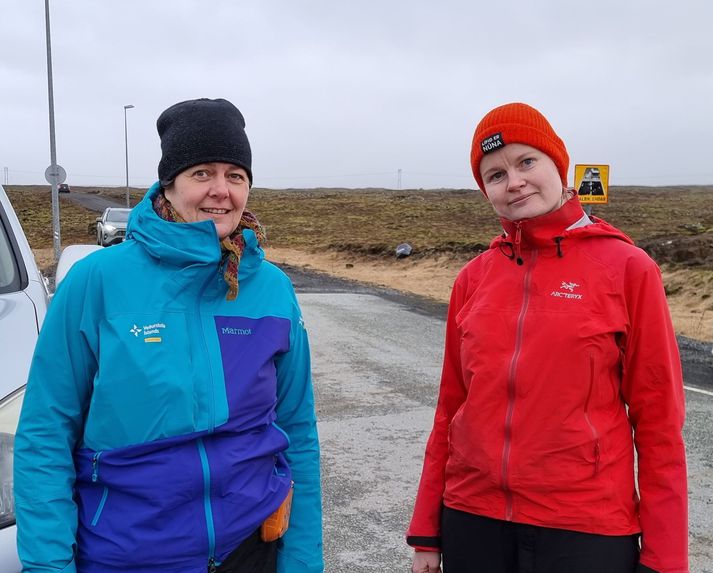 Vísindakonurnar Ester Hlíðar Jenssen, landmótunarfræðingur hjá Veðurstofu Íslands og Ásta Rut Hjartardóttir, jarðeðlisfræðingur hjá Jarðvísindastofnun Háskóla Íslands.