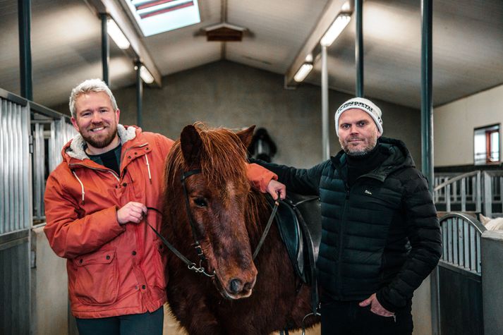 Gummi Ben viðurkenndi áður en hann fór á bak, að hann treysti ekki hestum.