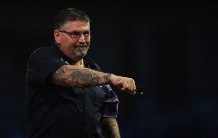 Gary Anderson er kominn í 32-manna úrslit heimsmeistaramótsins í pílukasti.