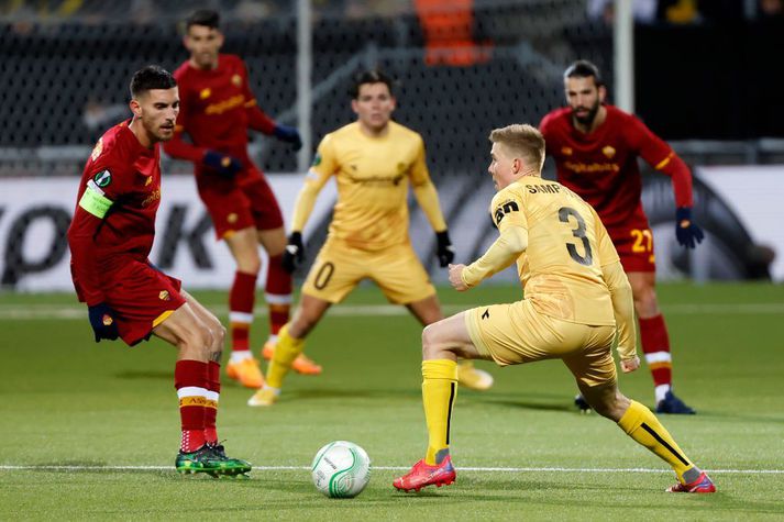 Lorenzo Pellegrini og Alfons Sampsted í baráttunni í Bodö í gærkvöld.