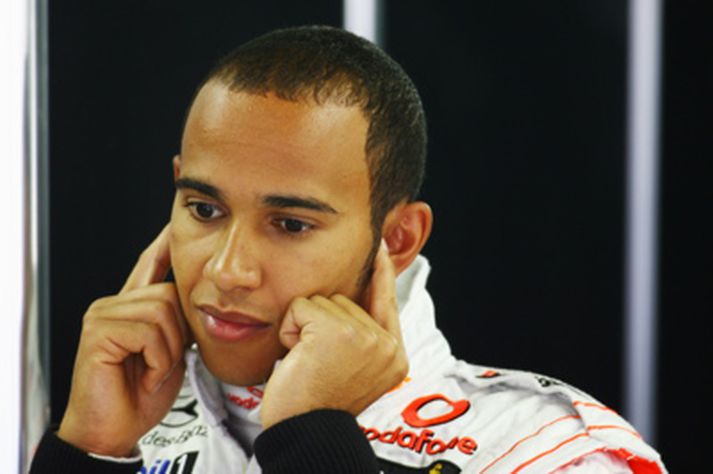 Lewis Hamilton hefur reynt að leiða hjá sér neikvæð ummæli í ræðu og riti á árinu.