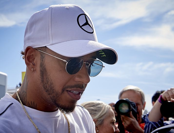 Lewis Hamilton reynir að verja titilinn. Keppnistímabilið hefst um helgina.