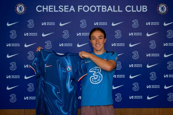 Lucy Bronze er gengin í raðir Chelsea.