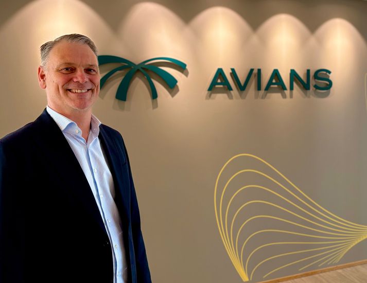 Kjartan Briem, framkvæmdastjóri Avians, með nýju nafni og vörumerki dótturfélags Isavia.