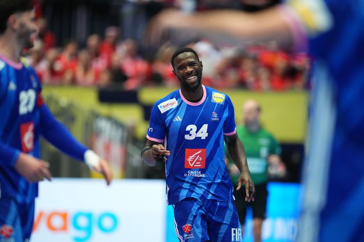 Frakkar voru skellihlægjandi eftir fyrri hálfleik en þá var sigurinn nánast í höfn. 