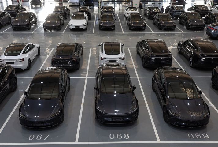 Tsla var fyrst til að framleiða bíla með innfelda hurðahúna. Sú hönnun hefur í kjölfarið verið notuð á fjölda rafmagnsbíla.