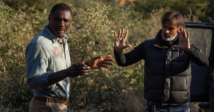 Baltasar Kormákur og Idris Elba á setti við gerð myndarinnar.