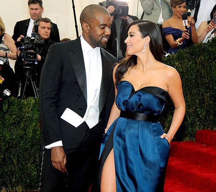 Kanye West gerði vel við unnustu sína Kim Kardashian á mæðradaginn.
