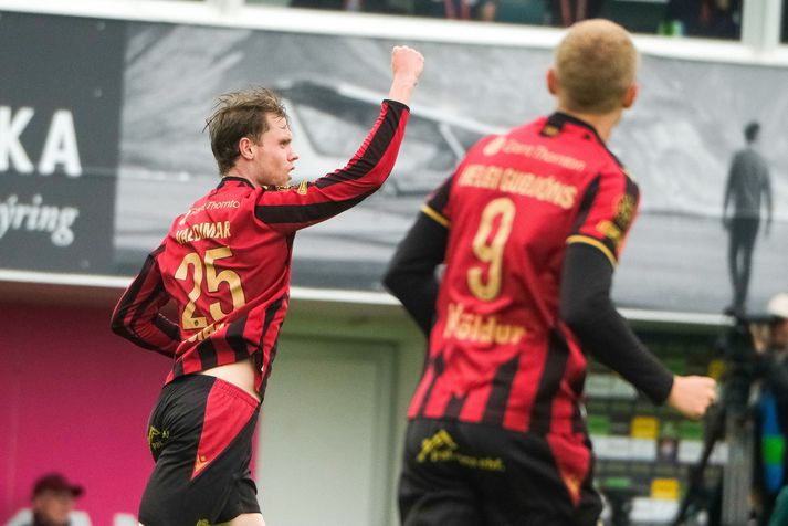 Valdimar Þór Ingimundarson fagnar hér sigurmarki sínu í Víkinni í kvöld.