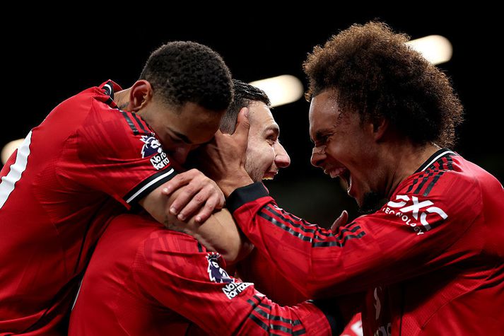 Manchester United getur flogið upp töfluna með sigri á botnliði Úlfanna í kvöld.