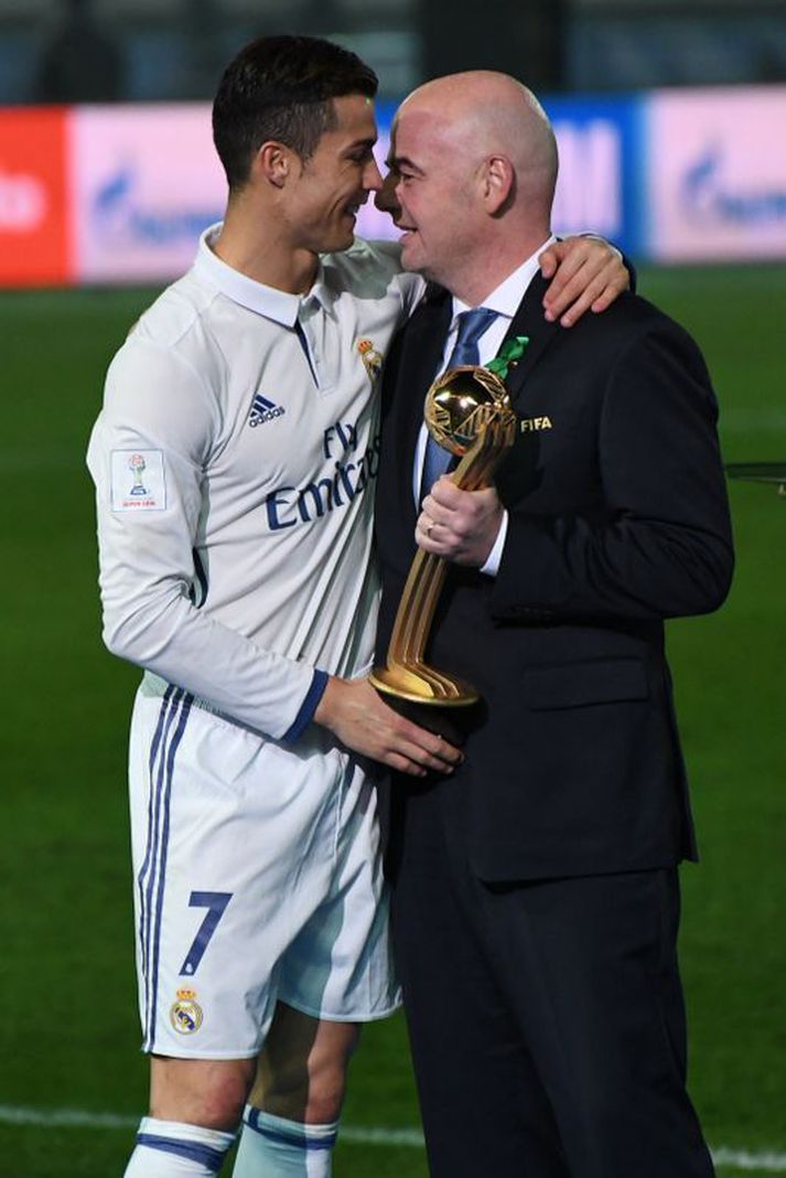 Gianni Infantino með Cristiano Ronaldo.