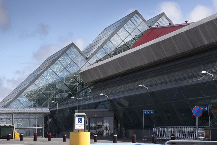 Maðurinn var að koma frá Barcelona á Spáni þegar tollverðir stöðvuðu hann í Flugstöð Leifs Eiríkssonar. 