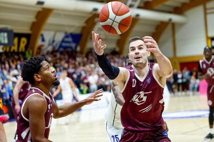 Dedrick Deon Basile og Giannis Agravanis skiluðu sínu í kvöld.