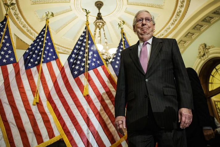 Mitch McConnell, leiðtogi repúblikana í öldungadeildinni, var meðal þeirra sem greiddu atkvæði með frumvarpinu.