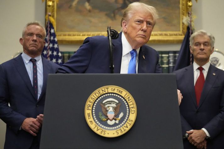Donald Trump (miðju), Robert F. Kennedy yngri og Dr. Mezhmet Oz.