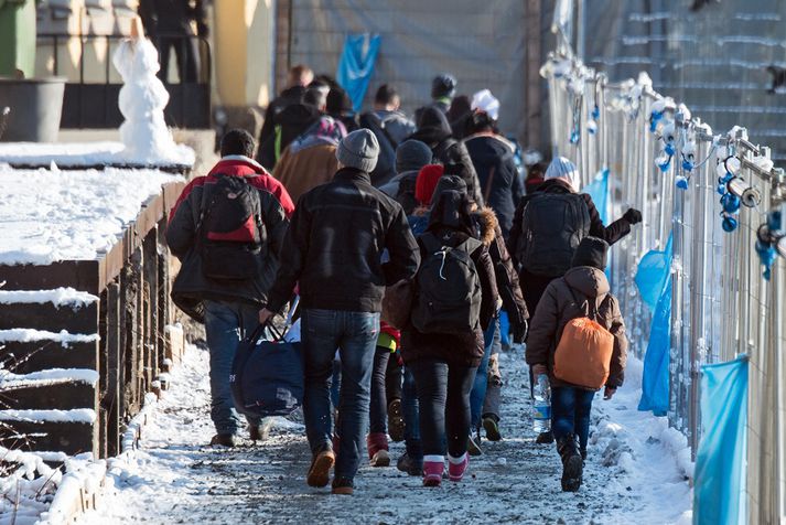 Upplýsingafulltrúi velferðarráðuneytisins segir að alltaf megi búast við að fólk sem boðin hefur verið búseta hér á landi hætti við að koma.