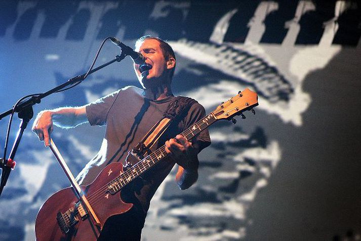 Jónsi í Sigur Rós með fiðlubogann fræga