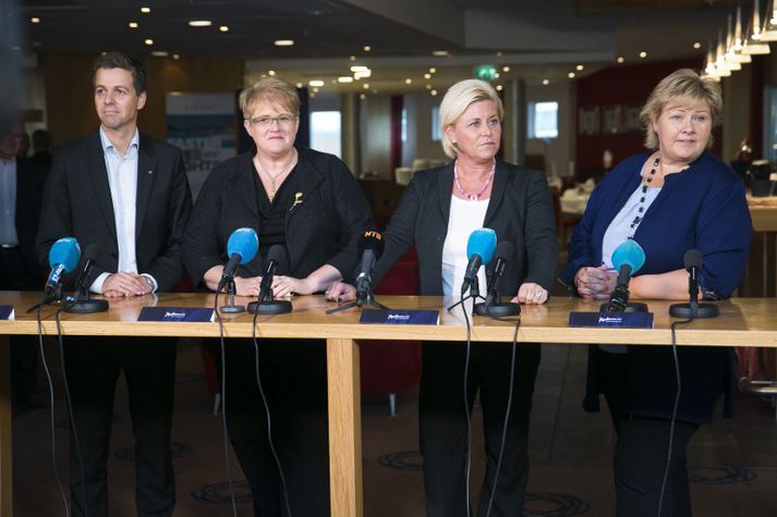 Knut Arild Hareide, formaður Kristilega þjóðarflokksins, Trine Skei Grande , formaður Venstre, Siv Jensen, formaður Framfaraflokksins og Erna Solberg forsætisráðherra og formaður Hægriflokksins daginn eftir kosningar í september. Saman hafa þau myndað svonefnda bláa blokk í norskum stjórnmálum.