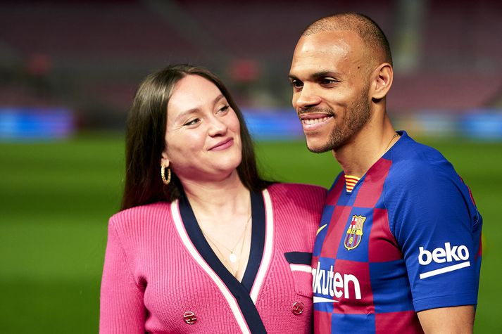 Martin og Braithwaite og Anne-Laure Louis eiginkona hans voru glaðbeitt á Camp Nou í dag.