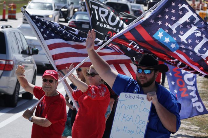 Trump hyggst ávarpa stuðningsmenn sína frá Flórída eftir þingfestingu málsins í New York.