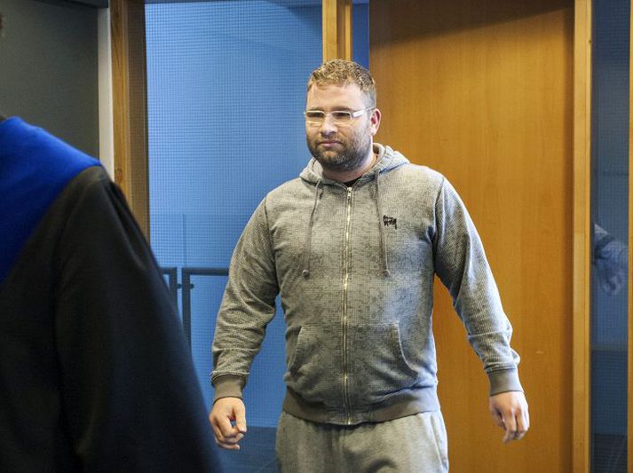 Steinar var eftirlýstur á vef Interpol vegna málsins þangað til hann var handtekinn í Amsterdam.
