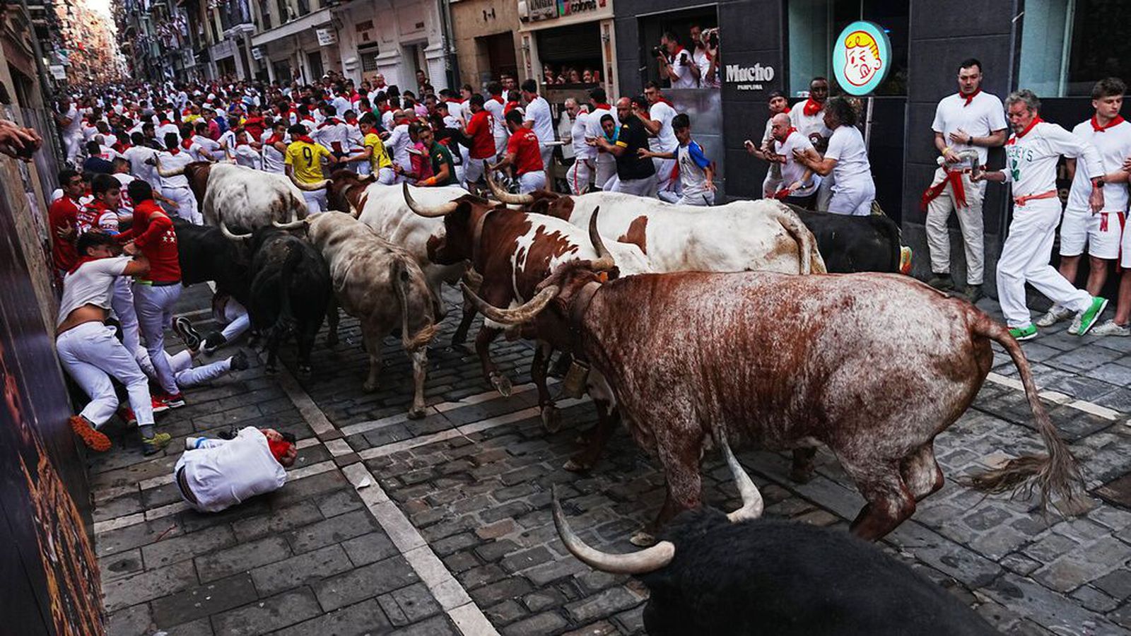 Þrír á sjúkra­hús eftir fyrsta nauta­hlaup ársins í Pamplona