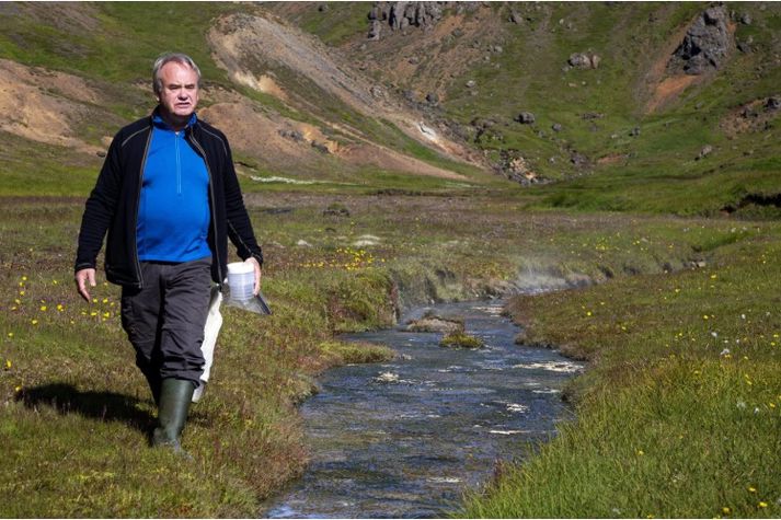 Gísli Már Gíslason fræðir fólk um pöddulíf í Elliðaárdal í kvöld. 
