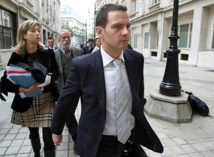 Jerome Kerviel, verðbréfamiðlarinn fyrrverandi, á leið í dómssal um miðjan síðasta mánuð.