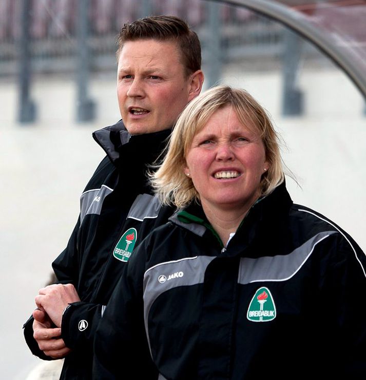 Jóhannes Karl og Vanda fylgjast með gangi mála í tapleiknum gegn Þór/KA í gær