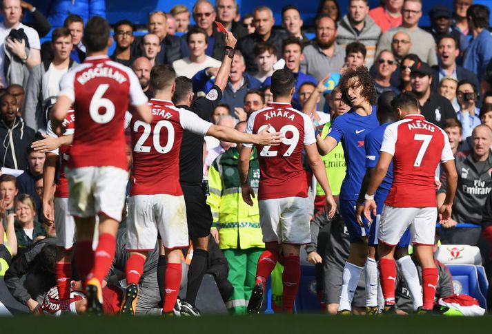 David Luiz fær að líta rauða spjaldið í dag.