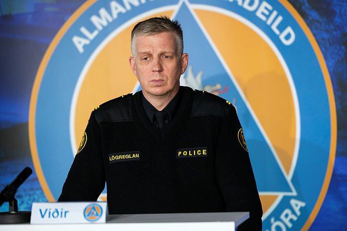 Víðir Reynisson sviðsstjóri almannavarna fer yfir stöðuna.