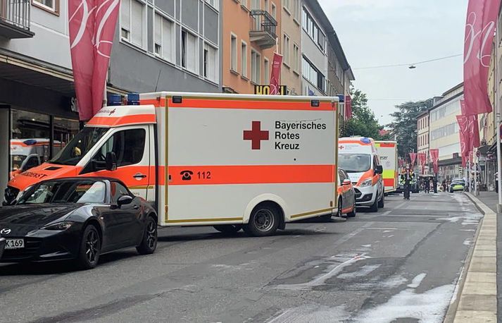 Sjúkrabíll við vettvang árásarinnar í Würzburg í Bæjaralandi í gær.