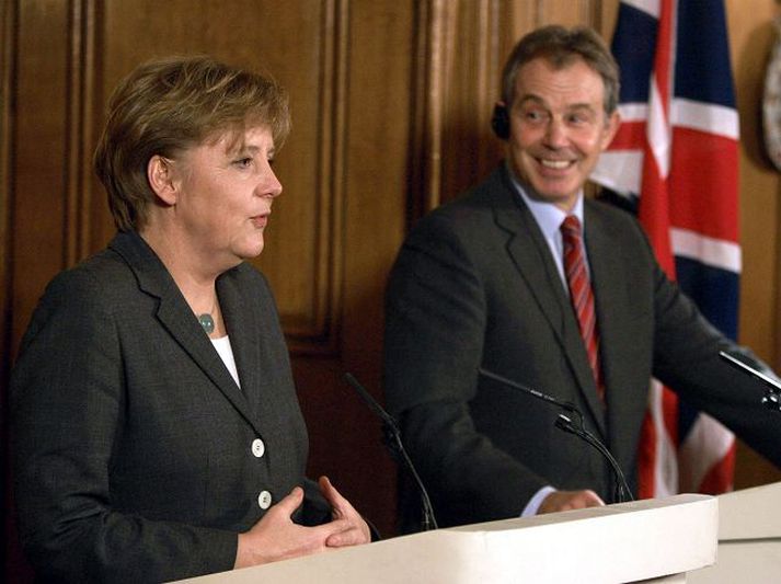 Merkel og Blair á blaðamannafundi í Downingstræti 10 í gær.