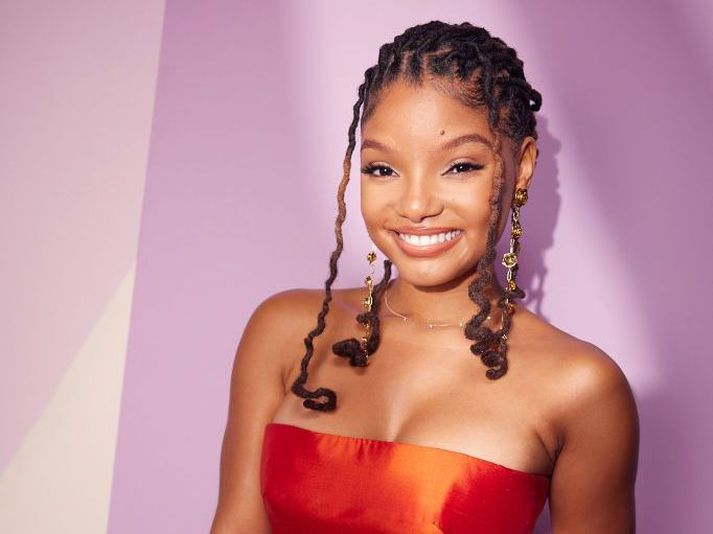 Leikkonan Halle Bailey fer með hlutverk hafmeyjunnar Aríel við mikla lukku dökkra stúlkna.