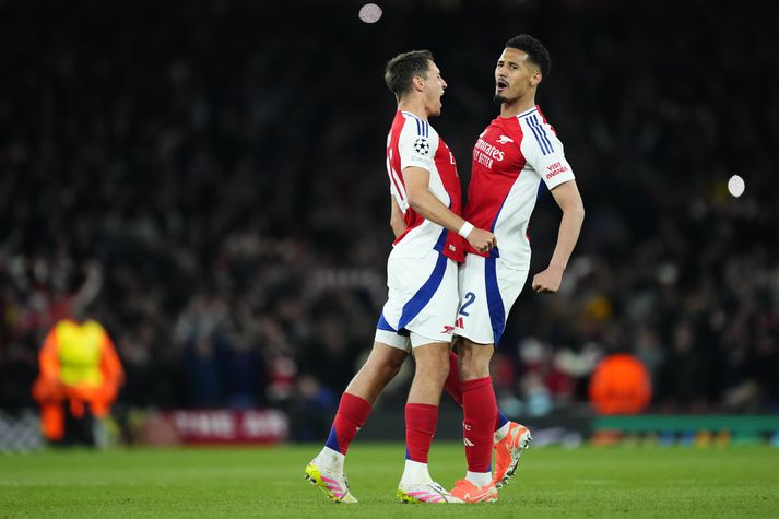 Arsenal gerði sér lítið fyrir og sigraði Real Madrid örugglega í gær. Sigurinn tryggði Englandi auka sæti í Meistaradeild Evrópu.