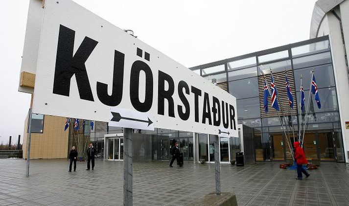 Þjóðin hélt að hún hefði kosið Icesave út úr sínu lífi. Sú er þó ekki raunin og EFTA-dómstóllinn mun enn á ný fjalla um málið.