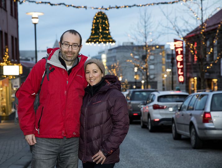 "Það er talsvert af ferðamönnum í búðunum í Reykjavík en maður sér varla nokkurn mann kaupa nokkuð,“ segja hjónin Mark og Sarah Bellew.