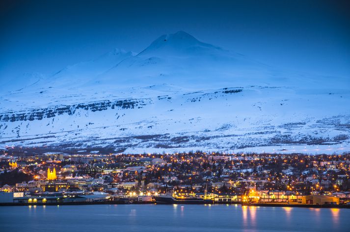 Maðurinn kom til vinnu á Akureyri í febrúar í fyrra en var sendur úr landi um tveimur mánuðum síðar eftir að hafa fótbrotnað í vinnuslysi.