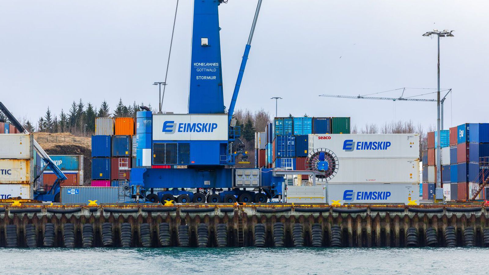 Lögðu hald á um tug lítra fíkni­efna