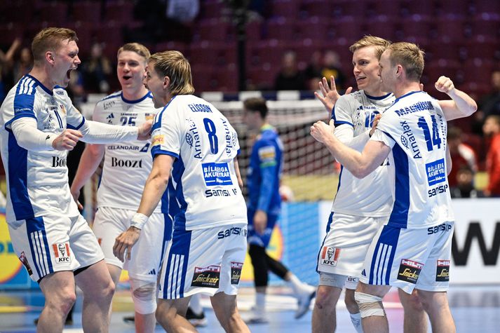 Ísland er í hópi örfárra þjóða sem nú þegar vita hvar þær munu spila á HM í byrjun næsta árs.